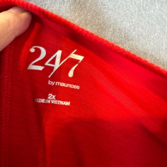 Maurices Vibrant Red Short Sleeve Tee. Excellent Condition. - Picture 2 of 5